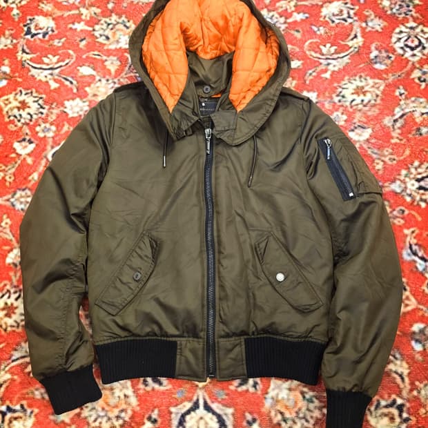 BCBGMAXAZRIA 비씨비지막스아지리아 MA-1 봄버 재킷