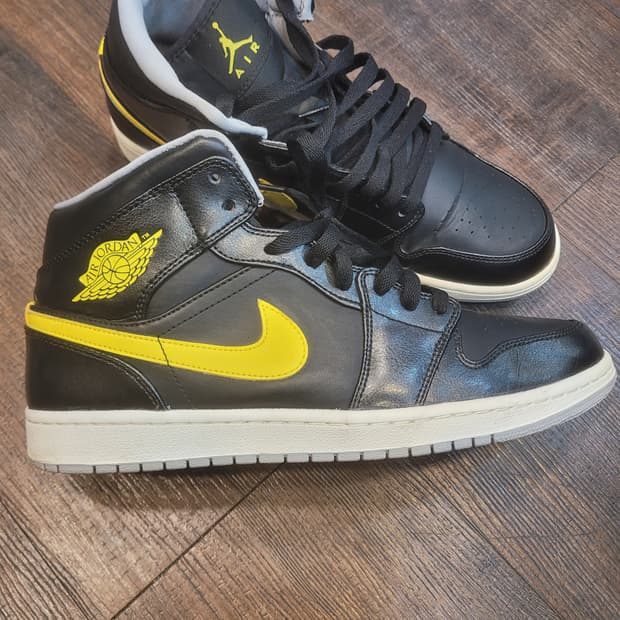 나이키 에어 조던 1 미드 썬더 290
