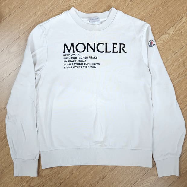 몽클레어 화이트 레터링 얇은기모 맨투맨 S 90