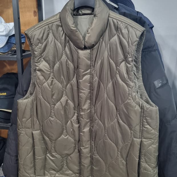 헤지스(HAZZYS) 가슴반품55(105~110) 올리브색 깔깔이조끼