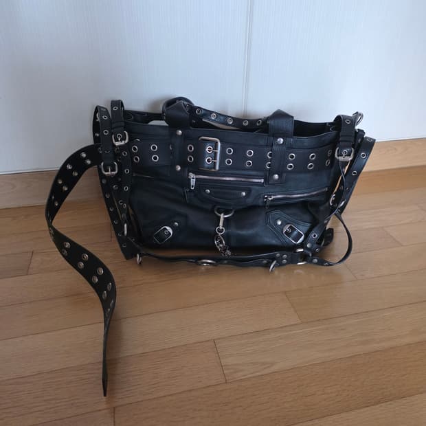 발렌시아가 emo백 라지