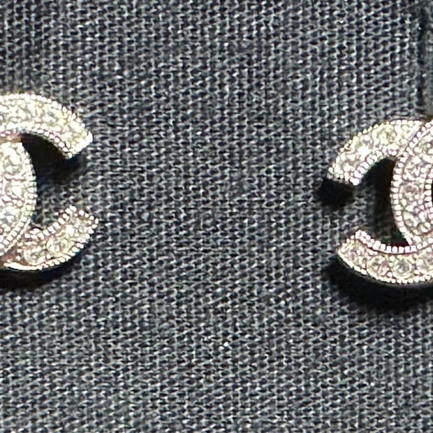 샤넬 cc로고 크리스탈 귀걸이 실버