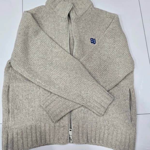 아더에러 니트집업 오트밀컬러 L 새상품