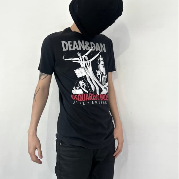 디스퀘어드 DEAN & DAN 앙상블 블랙 그래픽 반팔