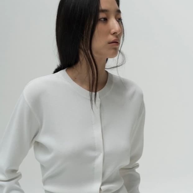 아모멘토 BACK CUTOUT CARDIGAN