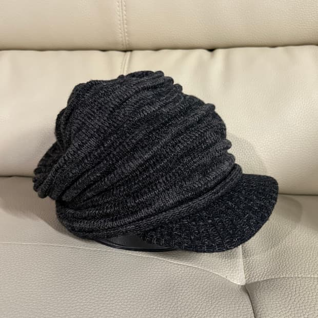 Charcoal shirring detail knit cap