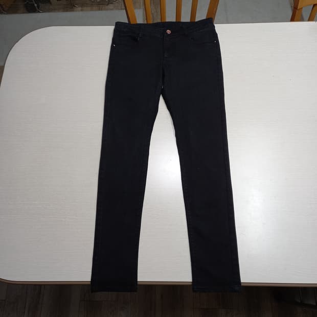 26 GUESS 밴딩 약골반 스판스키니 블랙 26-615