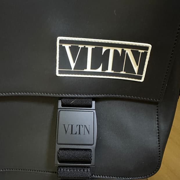 발렌티노 메신저백