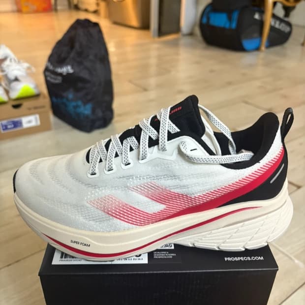 프로스펙스 런닝화 흰/빨 240 신상품