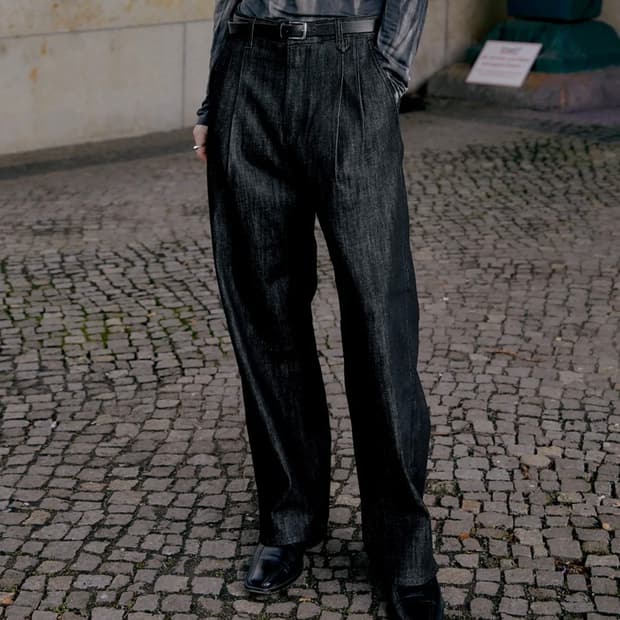 Two Tuck Wide Black Jeans