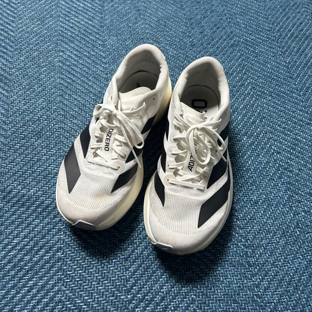 아디다스 아디제로 흰색 러닝화 235mm