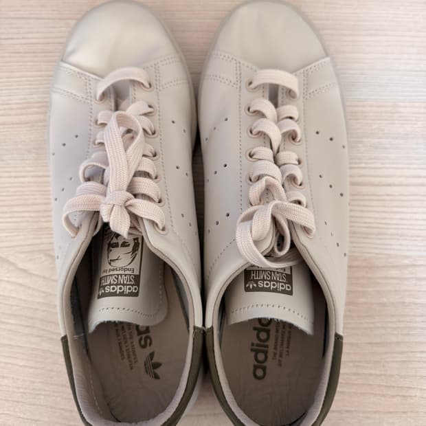 아디다스 스탠 스미스 데콘 올리브 250mm 새상품 팝니다