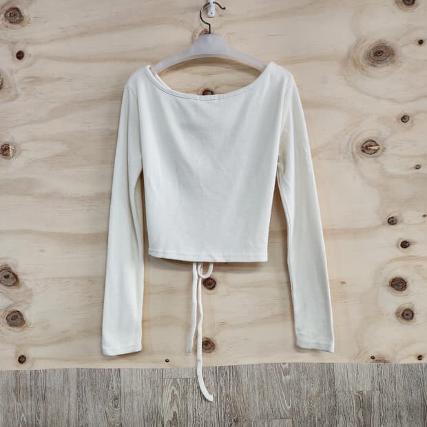 575) 여성 끈 크롭 긴팔티