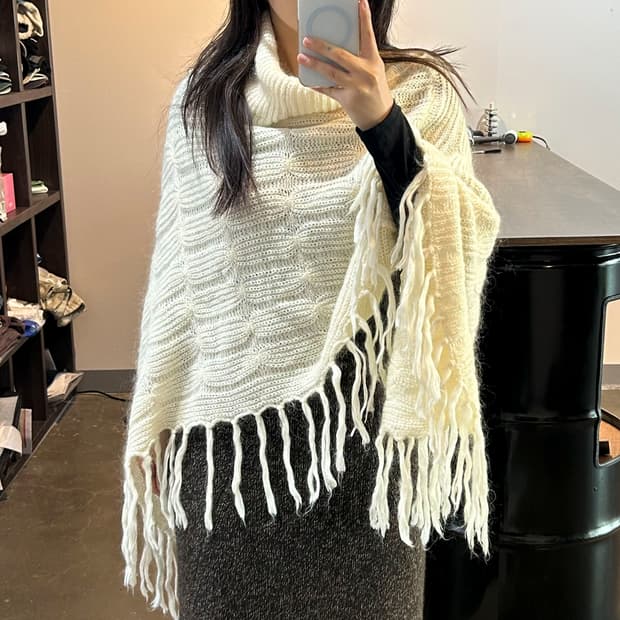 아이보리 모헤어 터틀넥 케이프