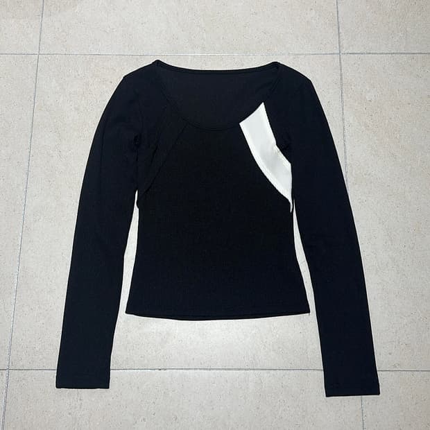 Black & White Long-sleeved T-shirt