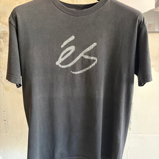 00s éS skate 티셔츠