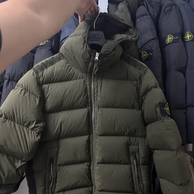 23FW스톤아일랜드 심리스 M 올리브