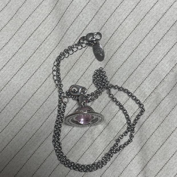 비비안 웨스트우드 오브 목걸이