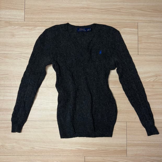 폴로랄프로렌 여성 딱붙핏 브이넥 케이블 니트