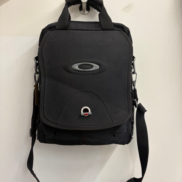 N99. 오클리 빈티지 메신저백
