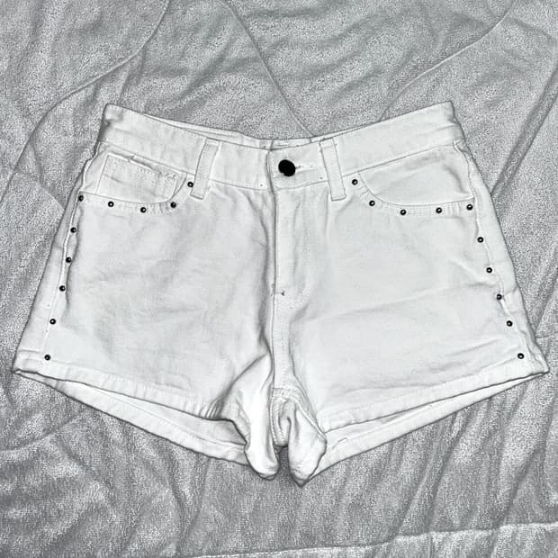 y2k 화이트 메탈 스터드 장식 로우라이즈 코튼 숏팬츠