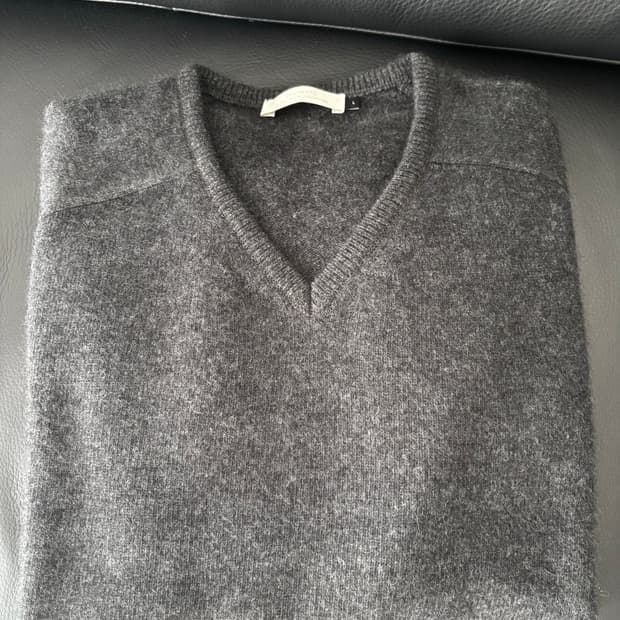 (L) 아모멘토 라쿤 브이넥 니트 다크 브라운