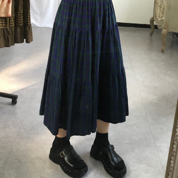 Check pattern skirt