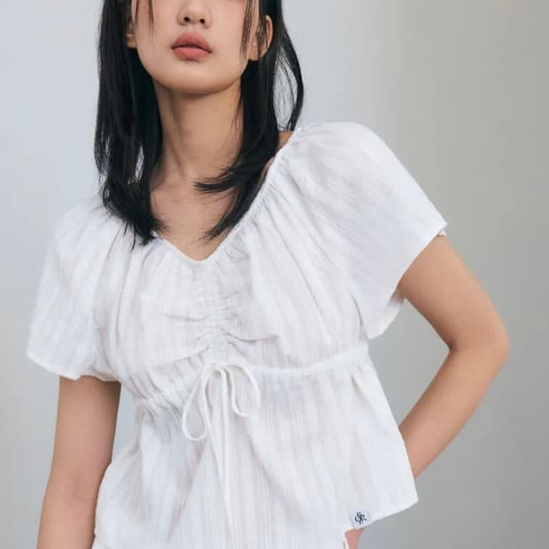 시티브리즈 브이넥 셔링 블라우스 탑 화이트