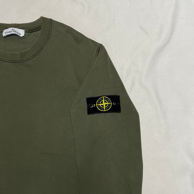 XL 스톤아일랜드 와펜 패치 카키 맨투맨