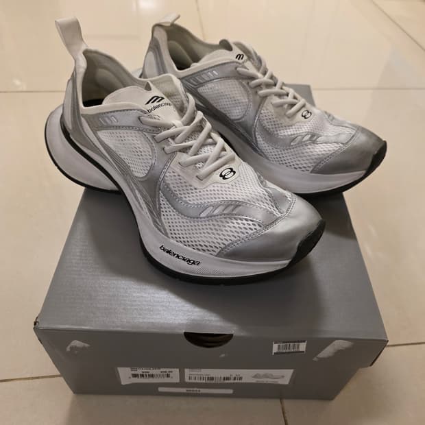 발렌시아가 서킷 스니커즈 43 실버/화이트