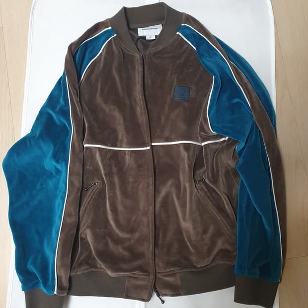 디스이즈네버댓 자켓