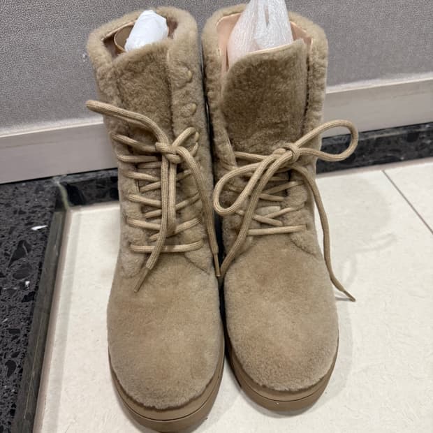 스튜어트 와이츠먼 SW 시어링 부츠