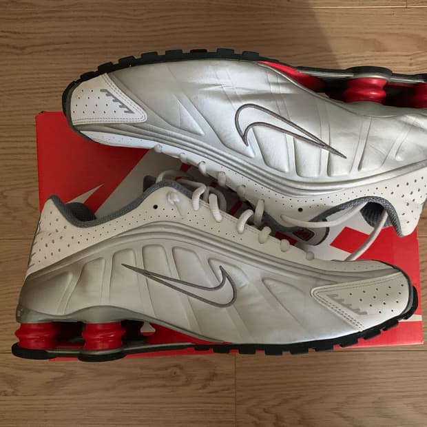 나이키 샥스 r4 메탈릭실버 코멧레드