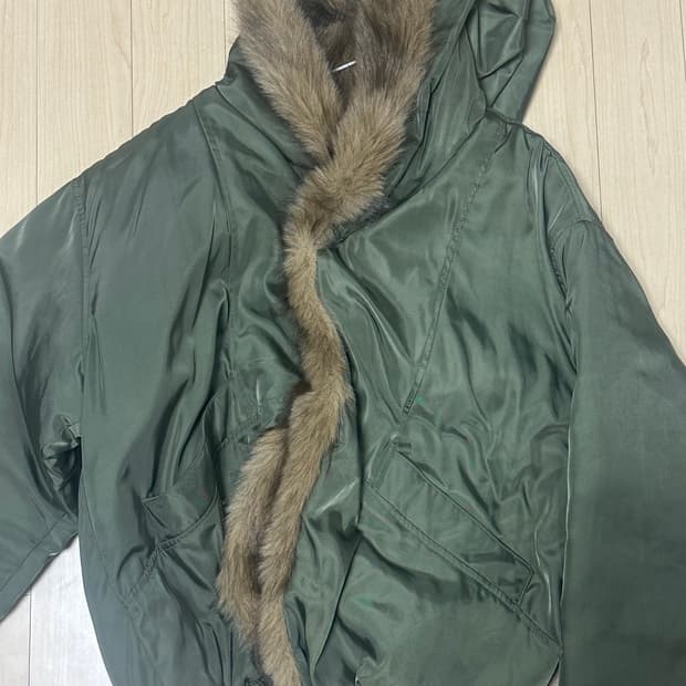 카키 항공 퍼 점퍼 판매합니다