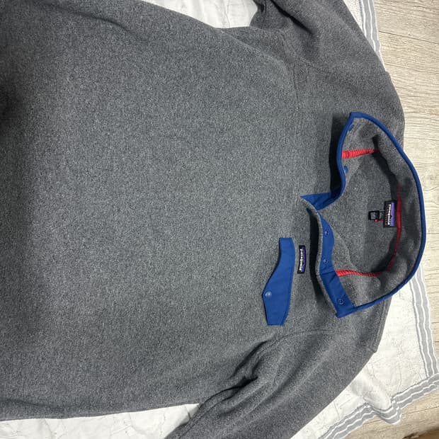 파타고니아 라이트웨이트 신칠라 스냅티 플리스풀오버 니켈블루