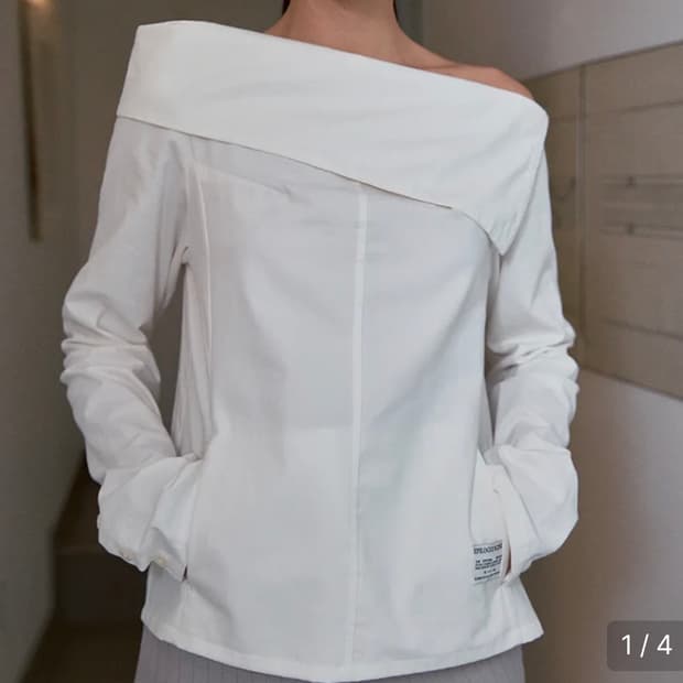 시눈 오프숄더 버튼 블라우스 아이보리