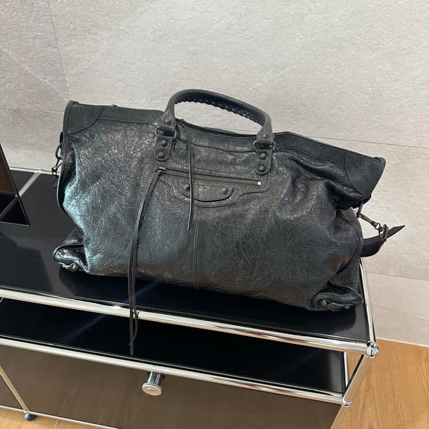 발렌시아가 르시티 트래블 백 블랙