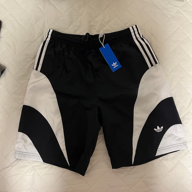 아디다스 리카이브 쇼츠 IL2470 L 새상품