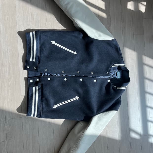 아웃스탠딩 바시티 자켓 팝니다.