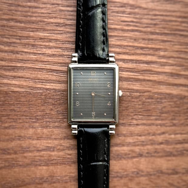 세이코 스퀘어 탱크 블랙 텍스처 다이얼 7320-5710