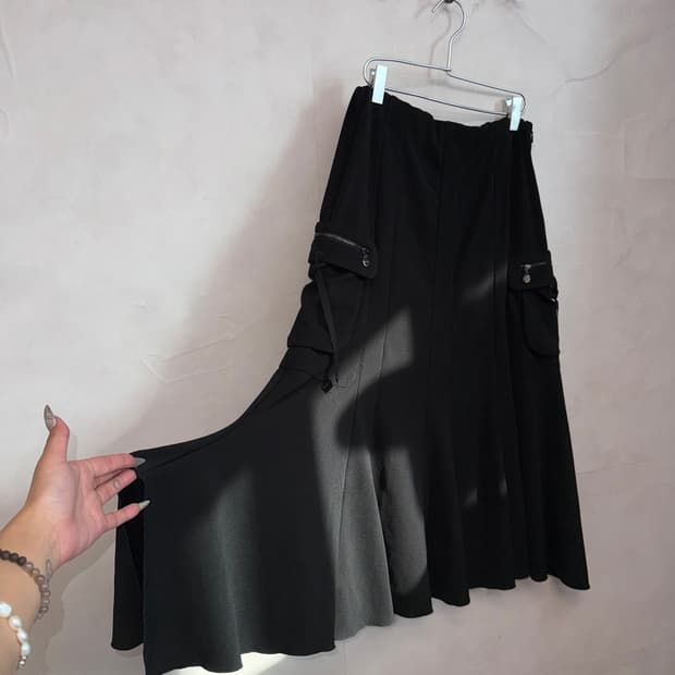 Black pocket cargo unbalance pleats sk