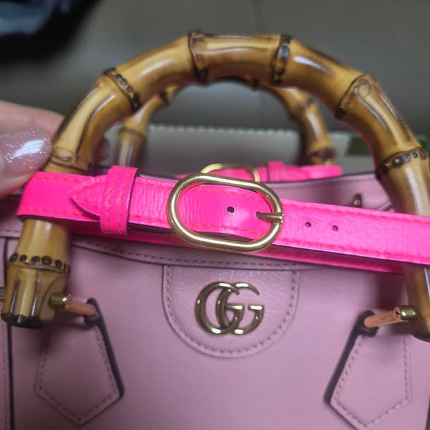 구찌 다이애나 미듐 탑핸들 뱀부 새상품 핑크