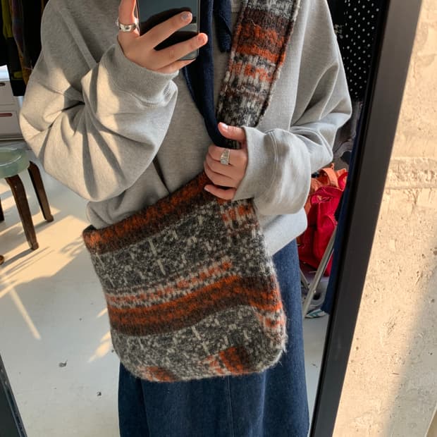 Perverze 퍼버즈 니트 크로스백