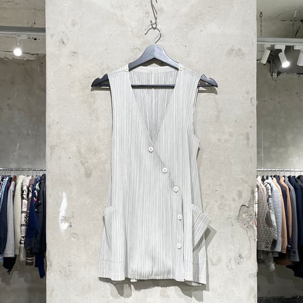 플리츠 플리즈 그레이 스트림라인 버튼 포켓 롱 베스트