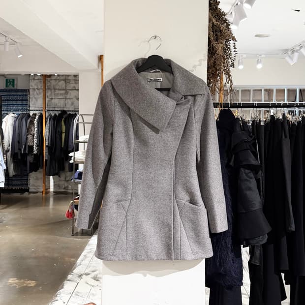 질샌더 그레이 울 언발란스 카라 코트