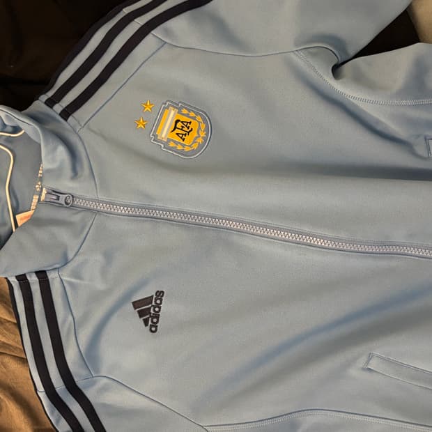 메시 져지 아디다스 굉장히 희소가치있는 제품으로 알고있습니다…