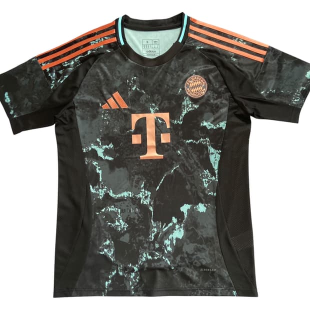 24-25 바이에른 뮌헨 어웨이 유니폼