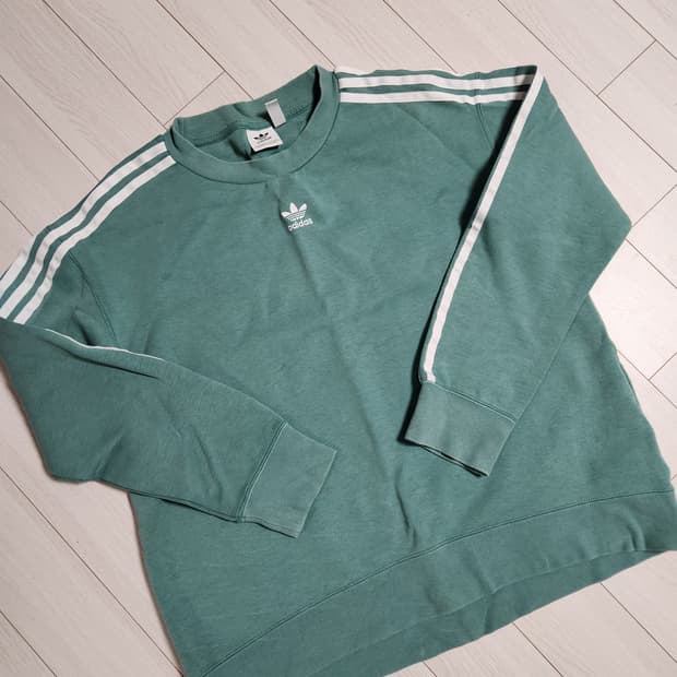 아디다스 맨투맨 crew sweater사이즈s

사용감 외에 오염하자없이