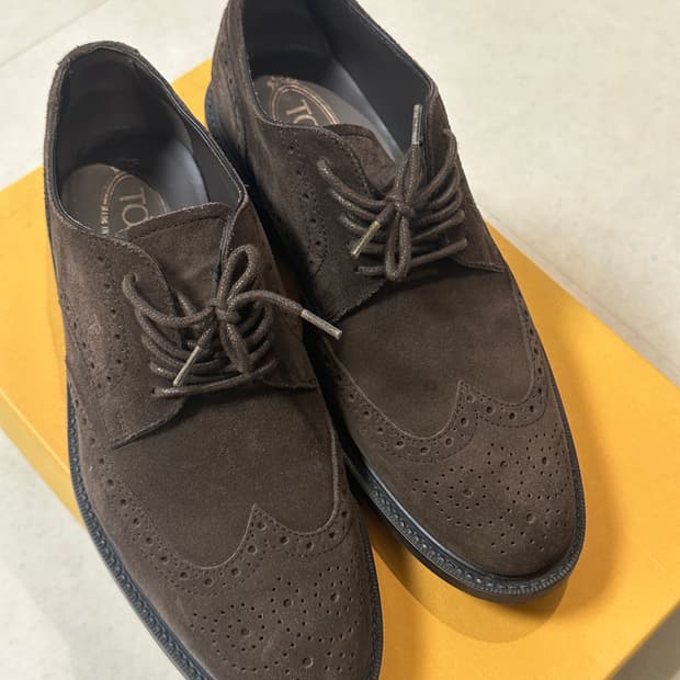 [Tods] 스웨이드 윙팁