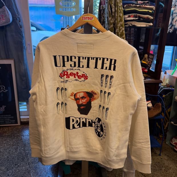 UPSETTER × Lee “Scratch” Perry 그래픽 스웻셔츠